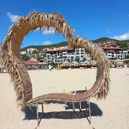 Marina Dinevi View *