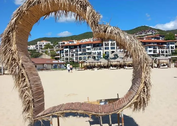 Marina Dinevi View *